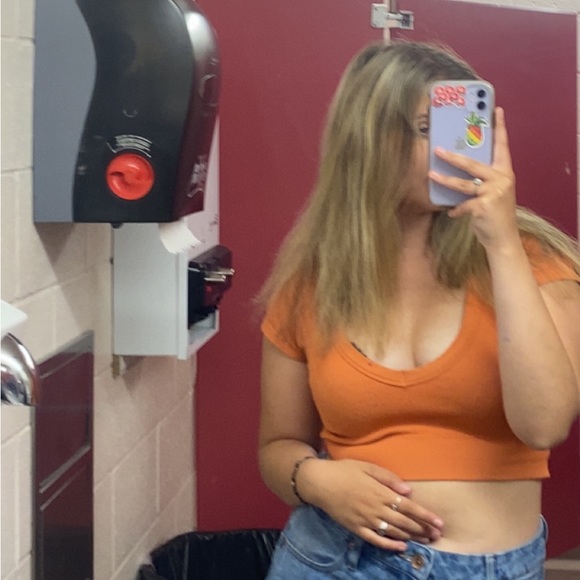 Meet your Posher, Tehya - Picture 1 of 1